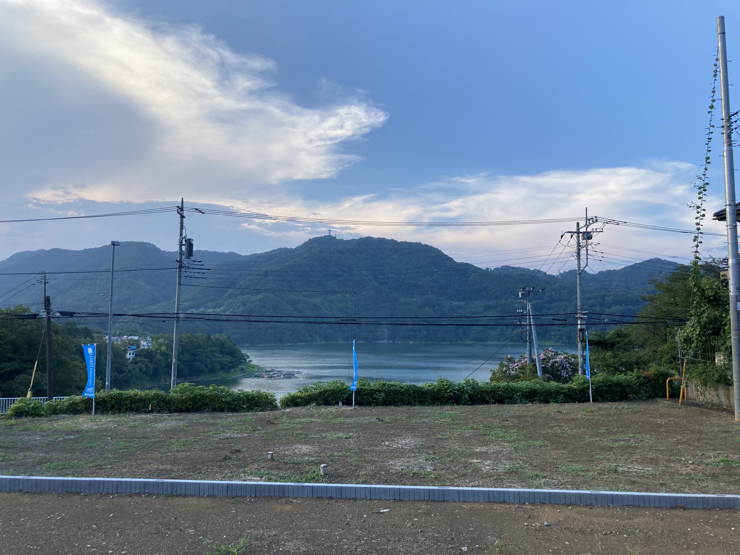 緑と湖の見える分譲地