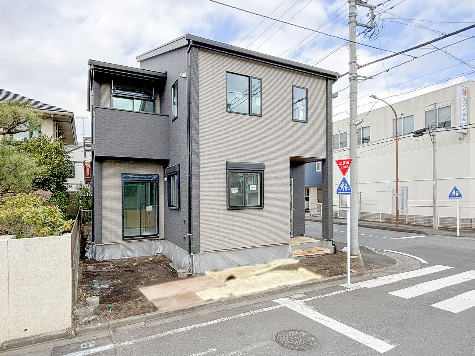 【横山1丁目】家族がのびのび暮らせる、ゆとりの間取りと小屋裏収納のある住まい。